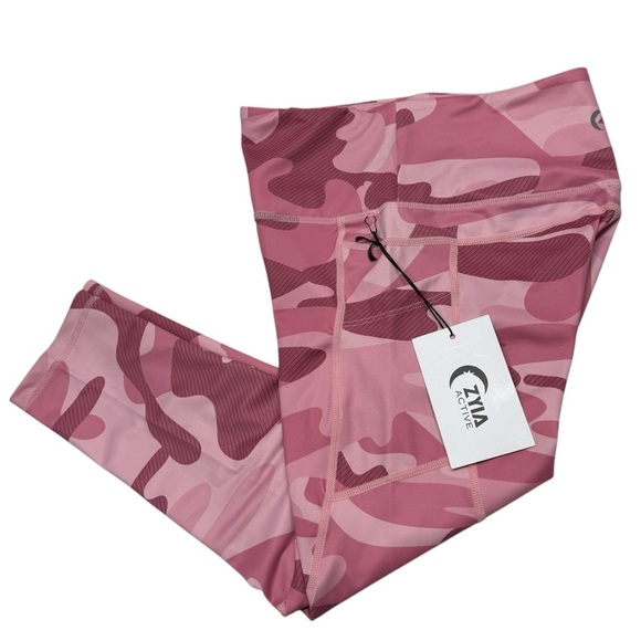 ZYIA Pants - NWT ZYIA Pink Camo Pocket Light n Tight Hi-Rise Capris 20” Leggings Womens 4